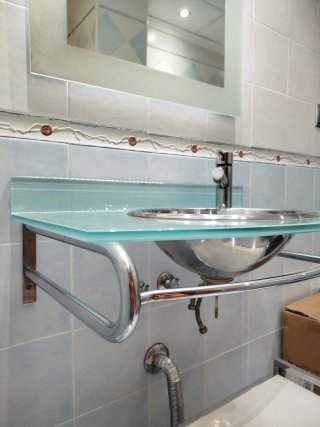 Lavabo baño con mueble con ruedas. Incluido grifo.