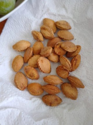 Semillas de ciruelas verdes