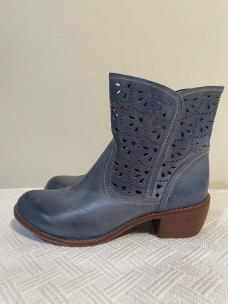 Botas camperas azules Talla 37