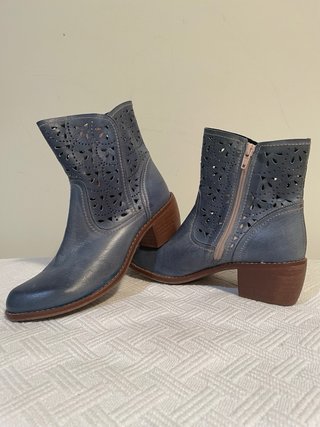 Botas camperas azules Talla 37