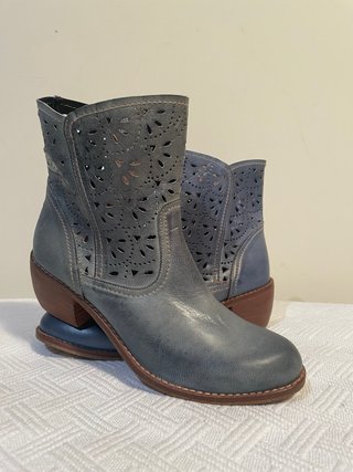 Botas camperas azules Talla 37