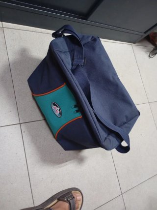 Nevera playera azul y verde