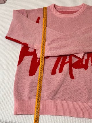 Jersey Shein rosa con gráfico rojo estilo Y2K