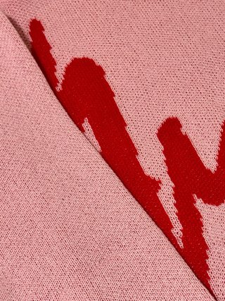 Jersey Shein rosa con gráfico rojo estilo Y2K