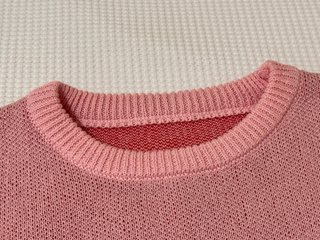 Jersey Shein rosa con gráfico rojo estilo Y2K