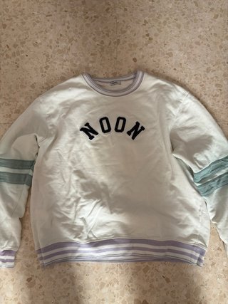 Sudadera NOON blanca con detalles
