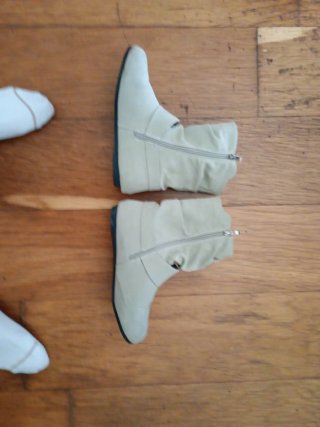 Botas de mujer 15 euros cada par ( negociable )