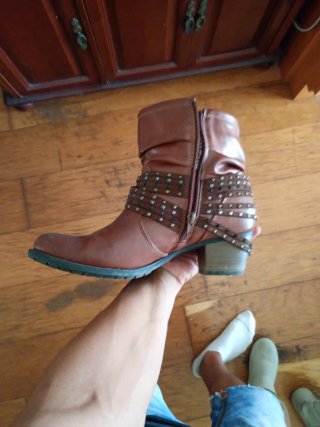 Botas de mujer 15 euros cada par ( negociable )