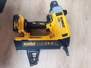 Clavadora Dewalt XR 18V Brushless