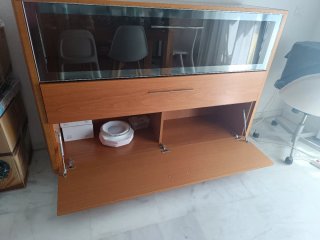 Aparador de salón madera y cristal