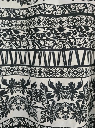 Vestido con cinturón estampado