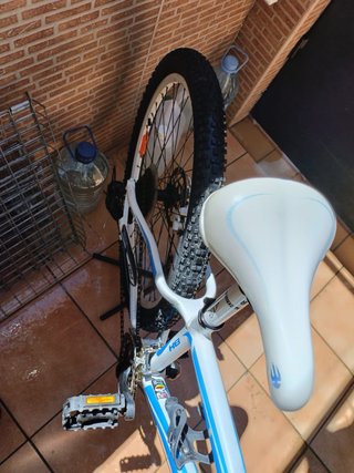 Bicicleta BH Blanca y Azul