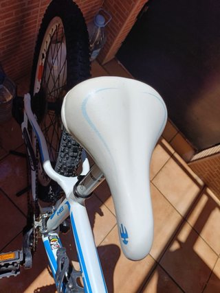 Bicicleta BH Blanca y Azul