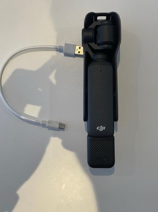 DJI Osmo Pocket 3 con cargador y funda