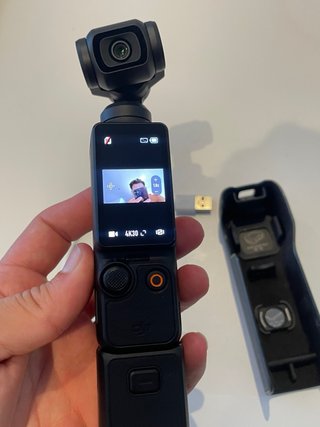 DJI Osmo Pocket 3 con cargador y funda