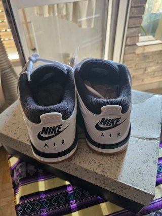 Zapatilla Air Jordan 4 Gris y Blanca