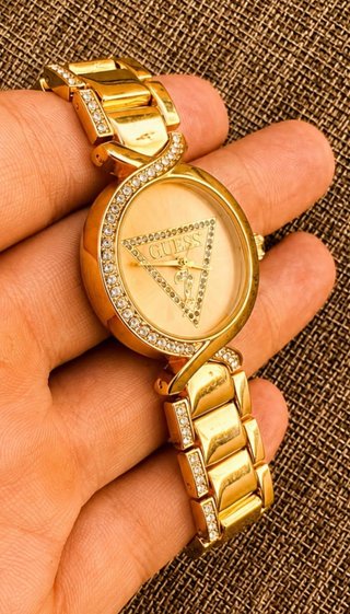 Reloj Guess Dorado con Cristales
