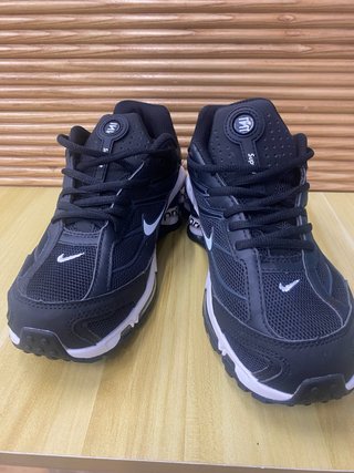 Zapatillas Nike Talla 42 Negras y Blancas