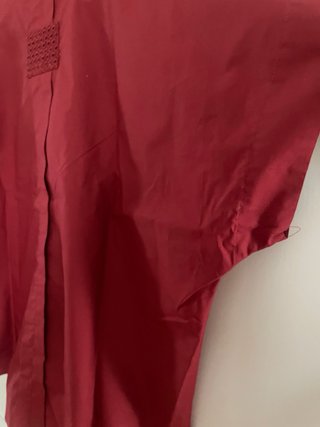 Camisa Parfois burdeos con bordado