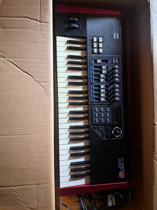 Teclado MIDI CME UFS en perfecto estado