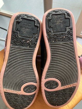 Zapatillas Heelys con ruedas negras y cordones ros