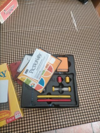 Juego de mesa Pictionary.