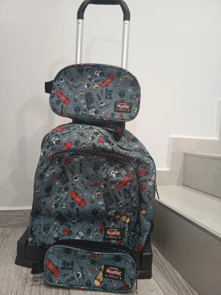 Cartera y neceser Black Fits estampado