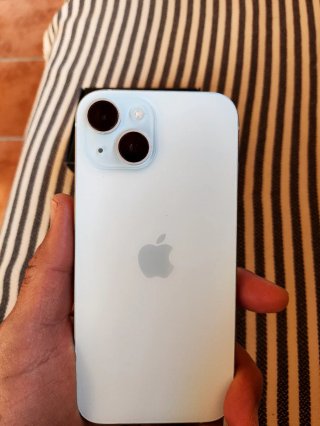 iPhone 15 Blanco/Azulado 128GB