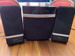 Altavoces Trust Negro/Plata