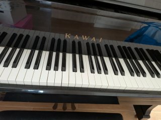 Piano Kawai Negro
