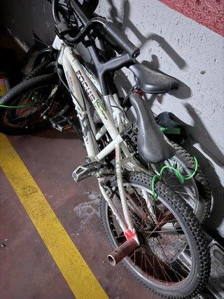 Bicicleta  2 bicicletas una es bmx  y otra bicicle