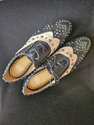 Scarpe Moschino Nere e Beige con Borchie