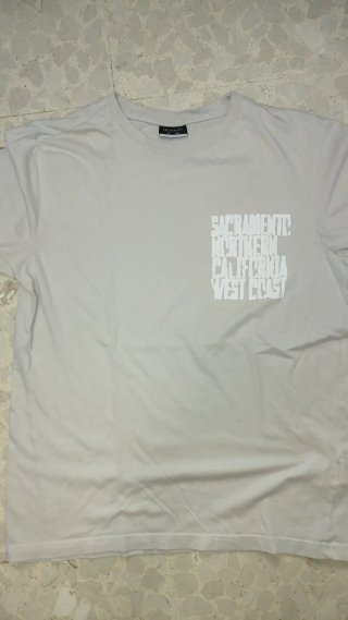 Camiseta beige talla S con estampado
