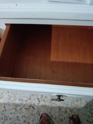 Cómoda blanca de madera incluye espejo
