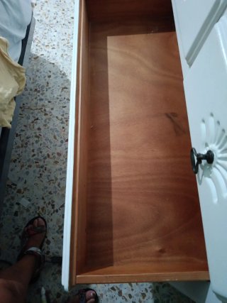 Cómoda blanca de madera incluye espejo