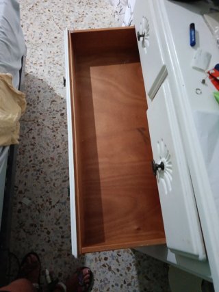 Cómoda blanca de madera incluye espejo