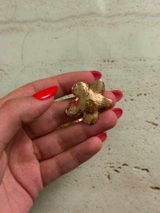 Orecchini Zara a forma di fiore