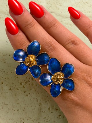 Orecchini Zara a forma di fiore