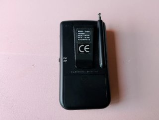 Radio bolsillo Tomy K-4201 FM AM funciona