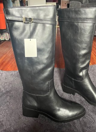 Botas altas Zara negras con etiqueta