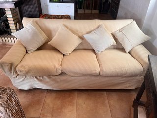 Sofá 3 plazas beige con funda a medida