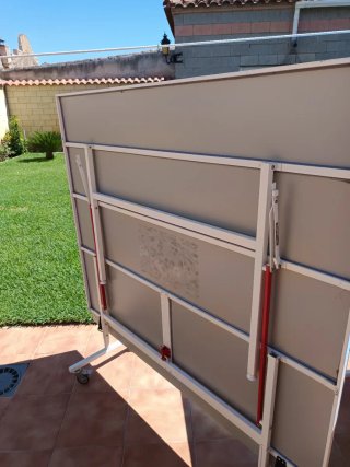 Mesa de ping pong azul. NO SE HA USADO