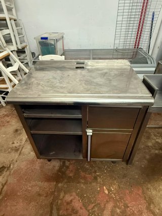 Mesa de acero inoxidable