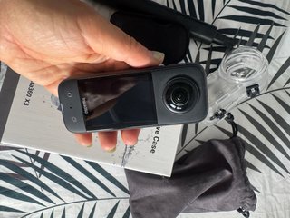 Insta360 X3 con funda y palo selfie
