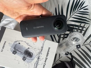 Insta360 X3 con funda y palo selfie