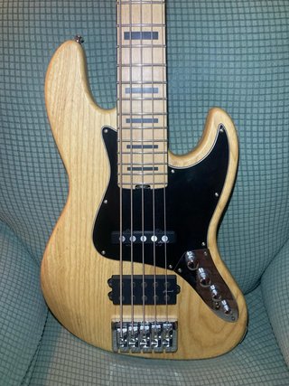 Bajo Harley Benton Pro 5 cuerdas JB con mejoras