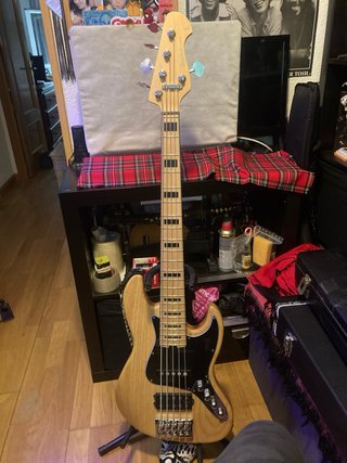 Bajo Harley Benton Pro 5 cuerdas JB con mejoras