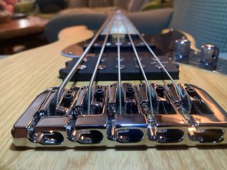 Bajo Harley Benton Pro 5 cuerdas JB con mejoras