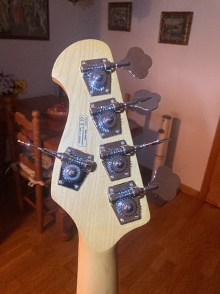 Bajo Harley Benton Pro 5 cuerdas JB con mejoras