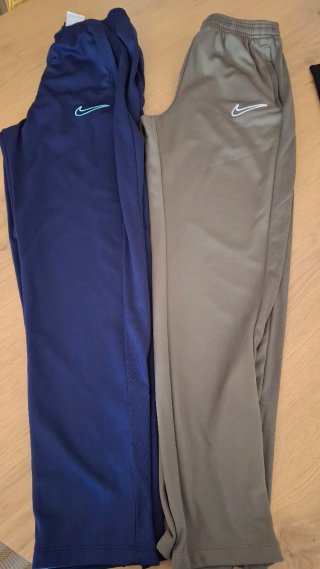 Pantalón chándal niño Nike verde oliva